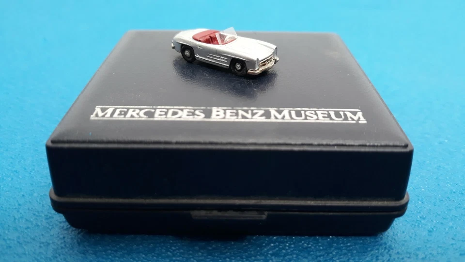 Mercedes Benz Museum - miniatura della Mercedes 300 SL Roadster W198 II - Immagine 4 di 4