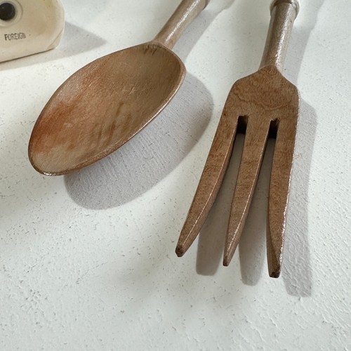 Hostess Set - Salad Fork & Spoon and Salt & Pepper Vintage Boxed Ceramic & Wood - Picture 7 of 9