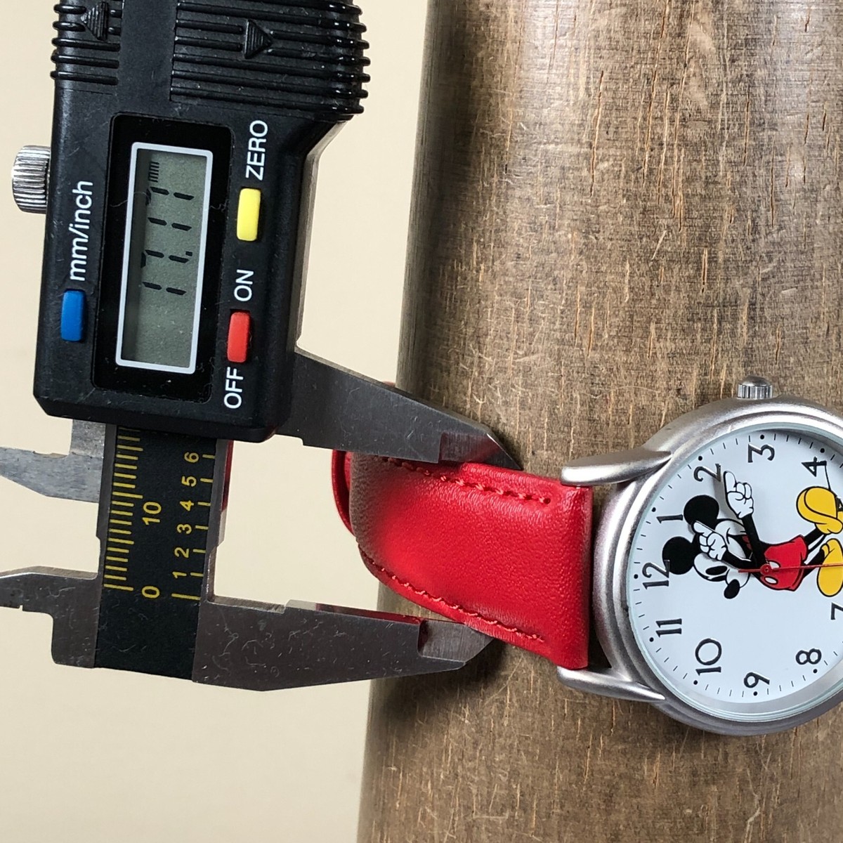 Vintage Disney Unisex P234-2657 Mickey Mouse Leather 34mm