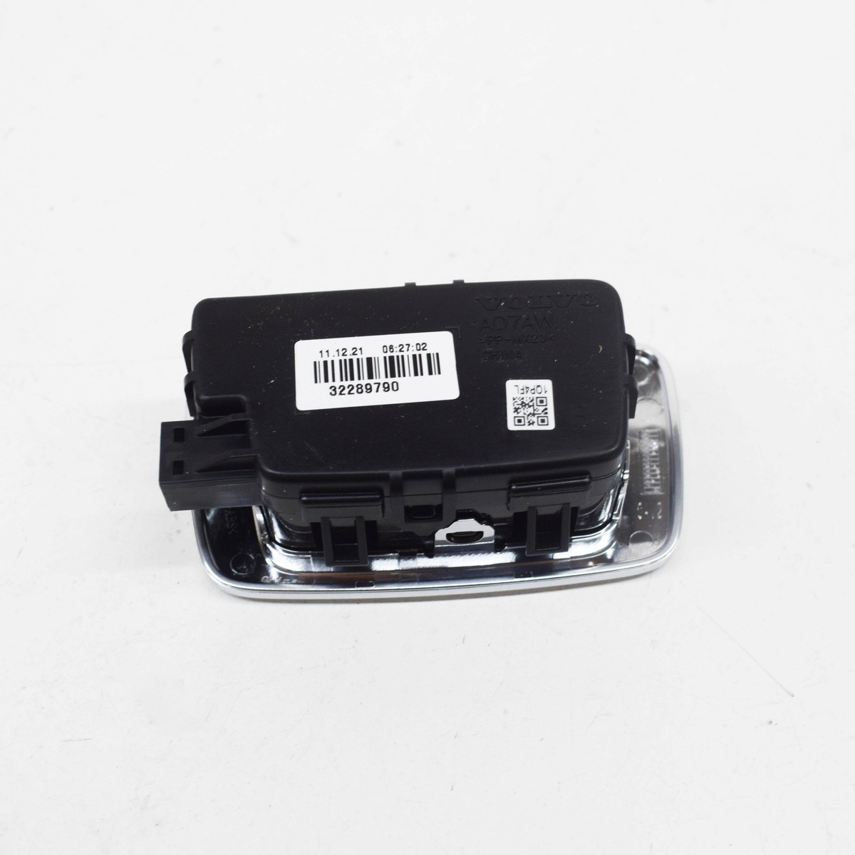 VOLVO XC60 MK2 Inner Rear Right Reading Lmp Assembly 32289790 NEW 