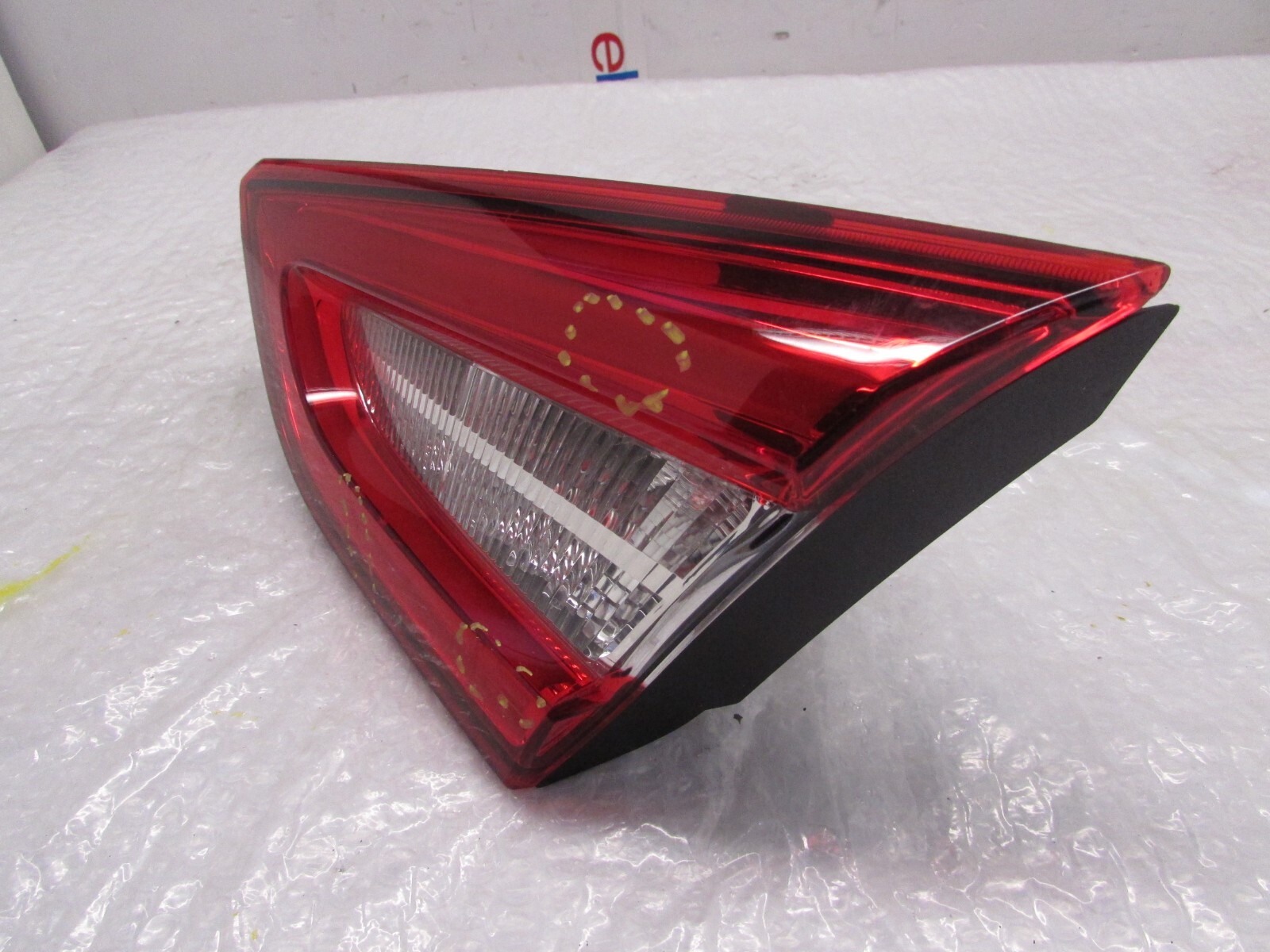 2014-2017 MASERATI QUATTROPORTE RIGHT INNER TAIL BRAKE LIGHT OEM 670009228