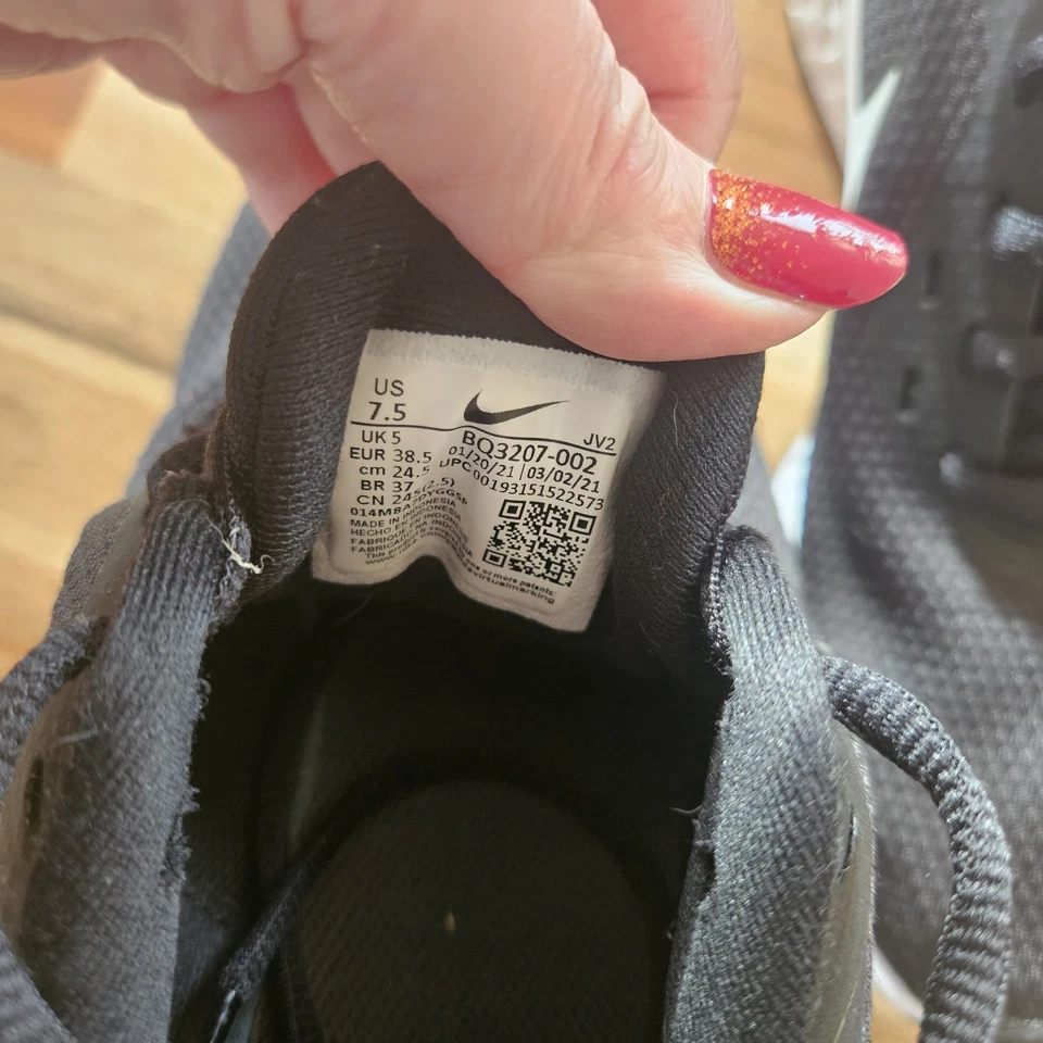 Size 7.5  Nike Revolution 5 Anthracite W - Image 4 of 4