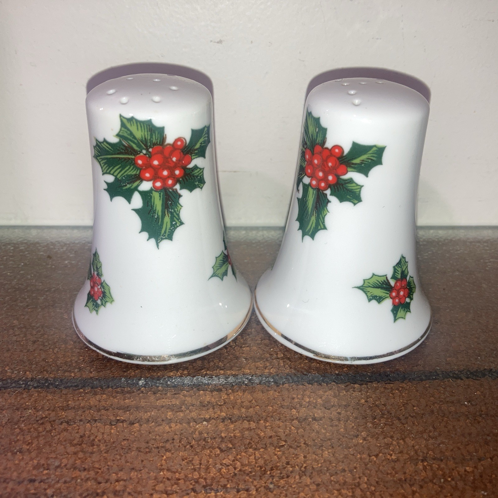 Vintage LEFTON HOLLY Christmas  Salt and Pepper Shakers