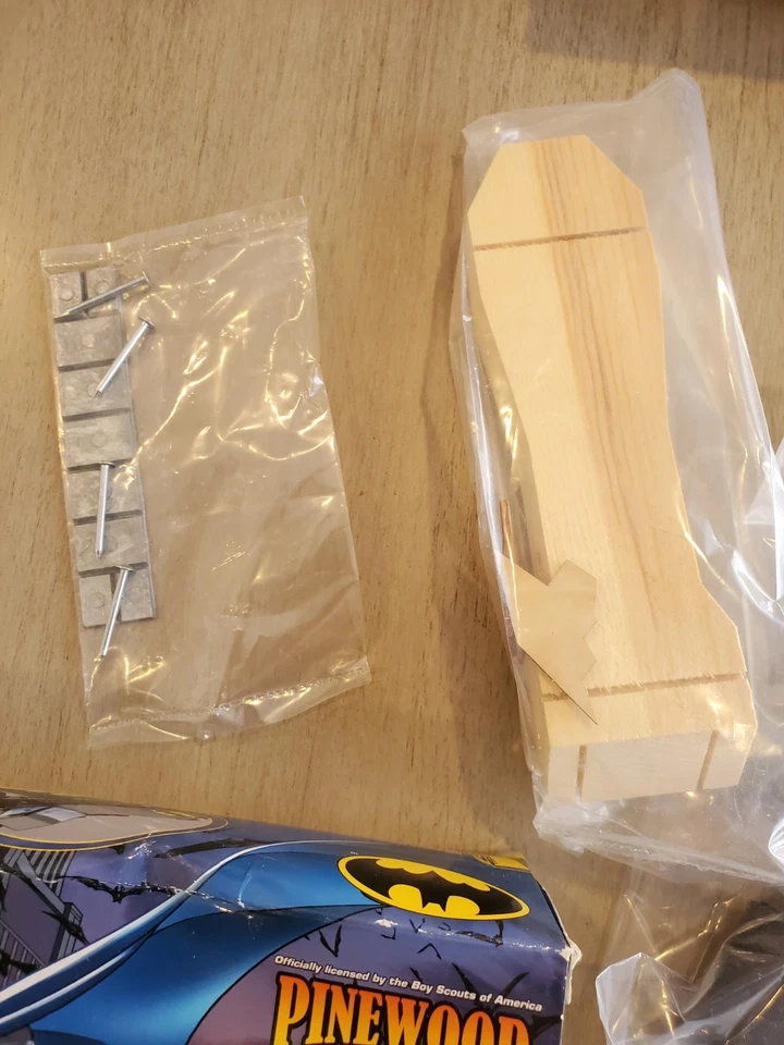 REVELL PINEWOOD DERBY BATMOBILE KIT COMPLETO TROPHY SERIES b17 - Imagem 4 de 4