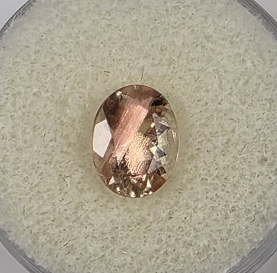 1.83 ct Oregon Sunstone  Oval Cut   Champagne with copper schiller