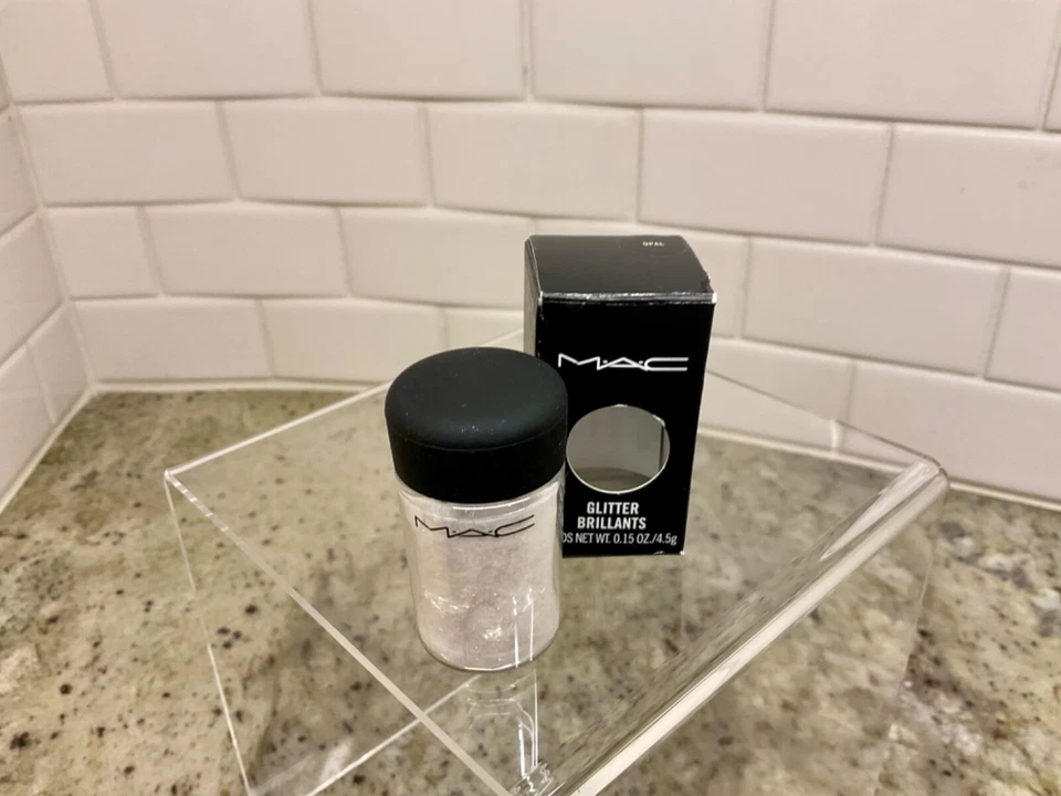 Pigmentos MAC y brillantes brillantes de tono fresco Foto 3 de 4