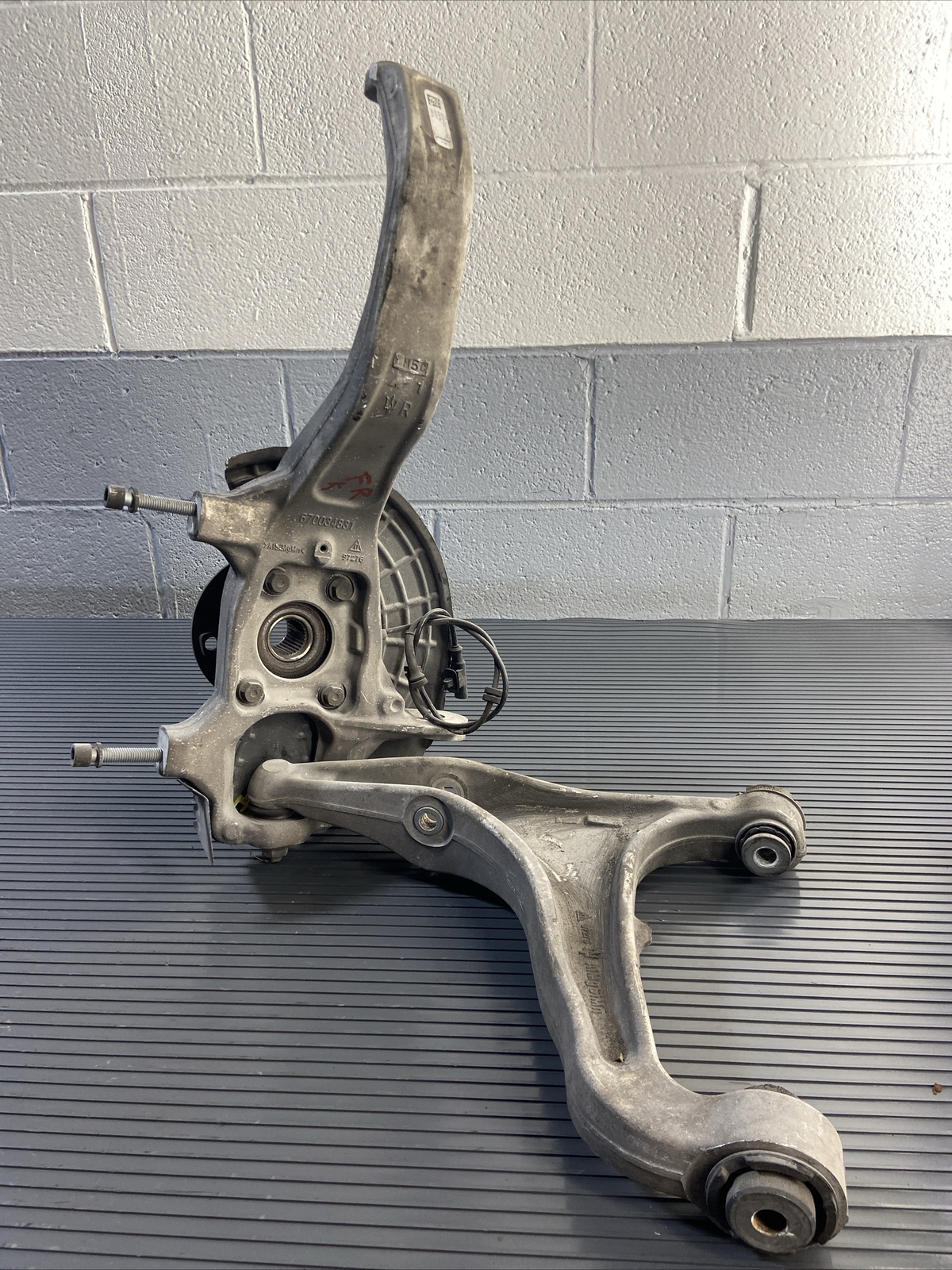 2017-2020 Maserati Levante Front Right Knuckle Spindle Control Arm OEM