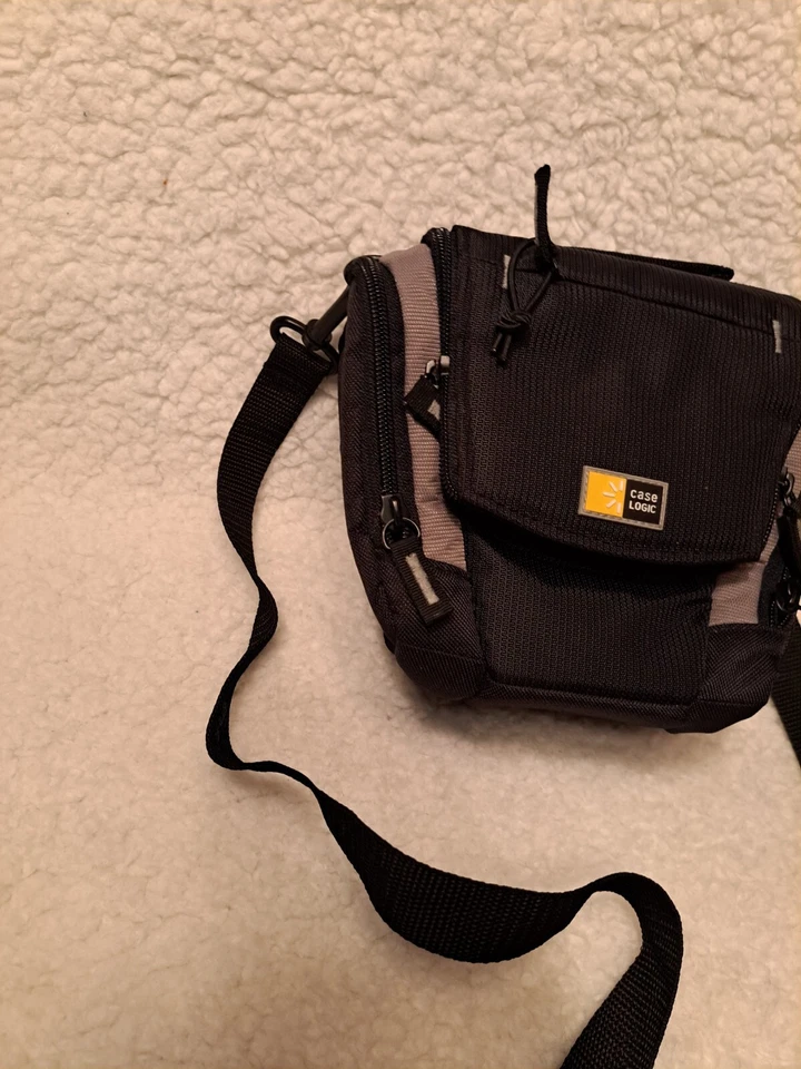 Case Logic CLI-TBC-306 SLR Holster Camera Case Padded w/ Pockets and Strap EUC - Image 3 of 4