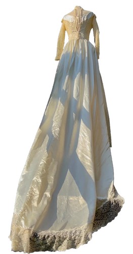 Ciabatta raso anni 30-40 colore candela abito da sposa pizzo perle treno piccola - Foto 4 di 10