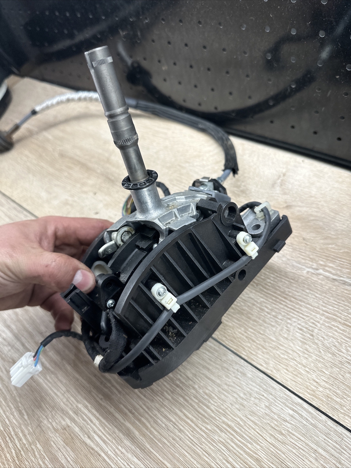 04-18 Maserati GranTurismo GranCabrio Floor Shifter Gear Shift Selector OEM