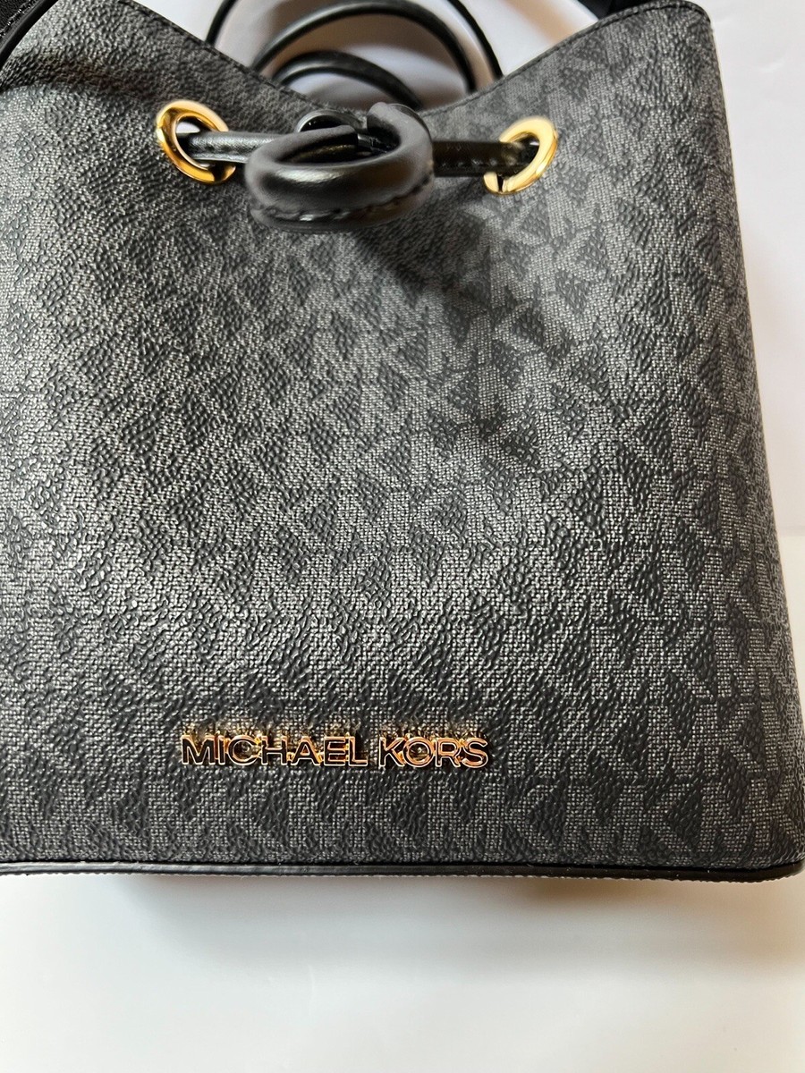 6月★Michael Kors★SURI SM BUCKET XBODY Michael Kors Suri Small Bucket Crossbody Leather Bag Powder