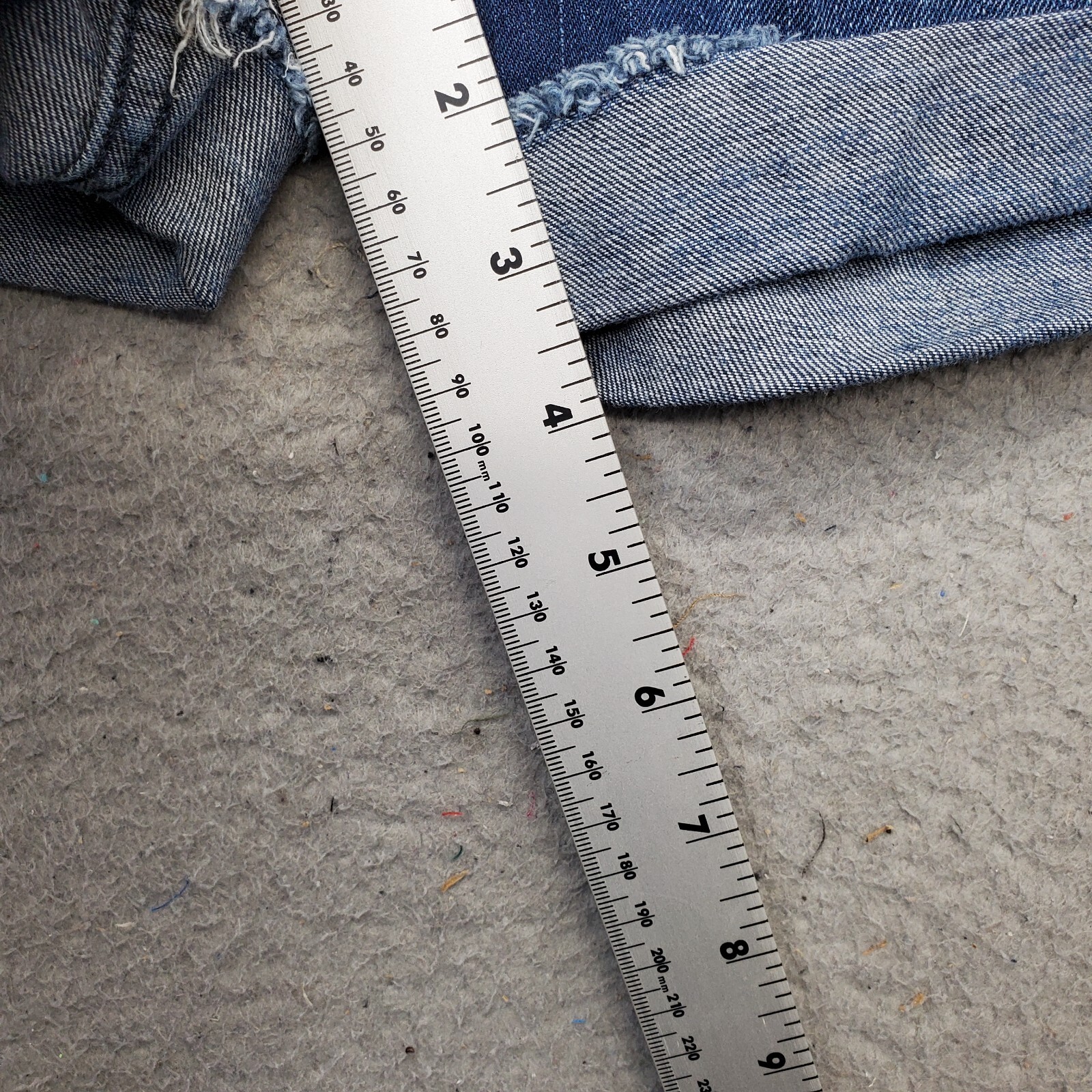 Calvin Klein Jeans Shorts Womens Size 26 Blue Denim Pockets Medium Wash Cuffed thumbnail 5