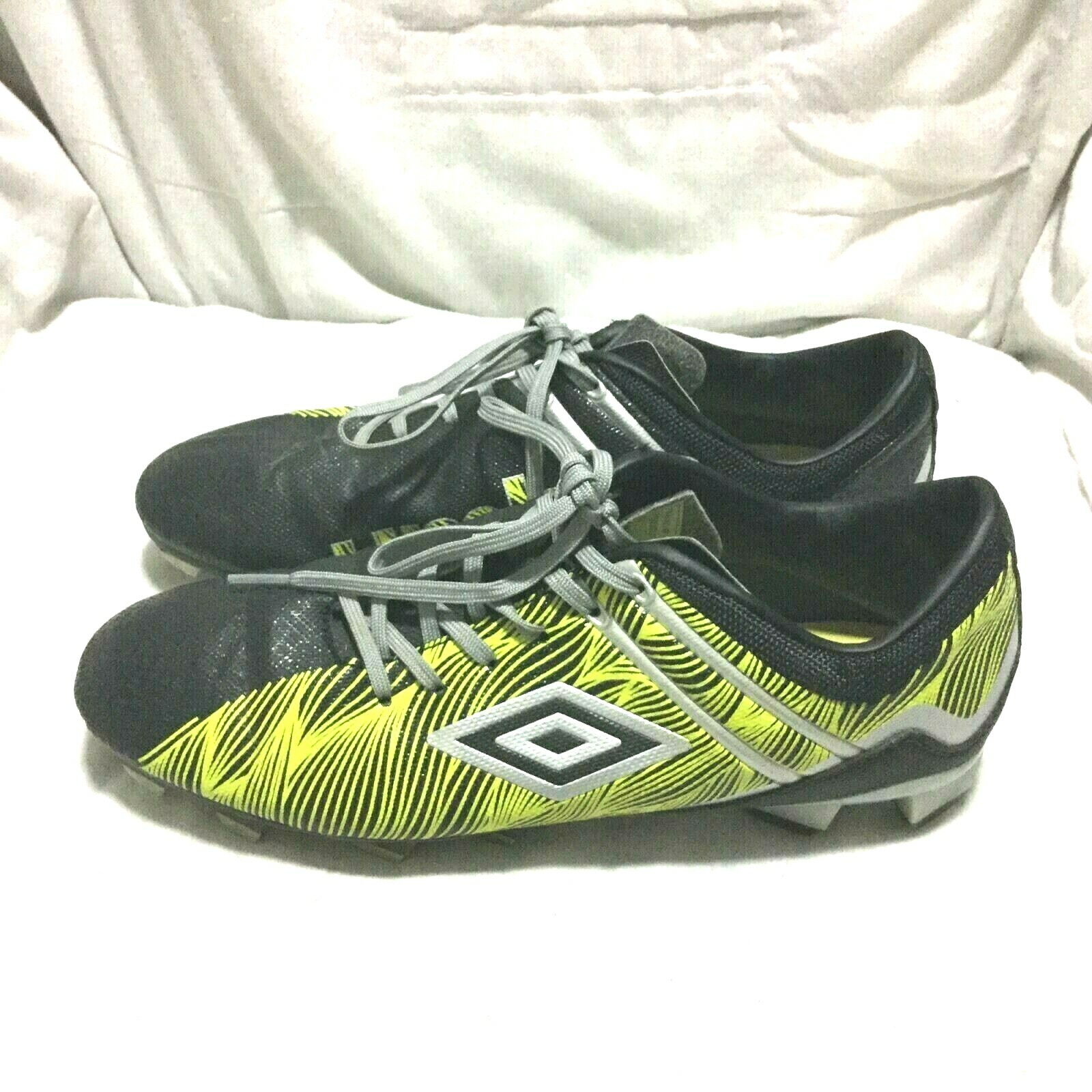 UMBRO CLUB 2.0 SOCCER CLEATS - BLACK 