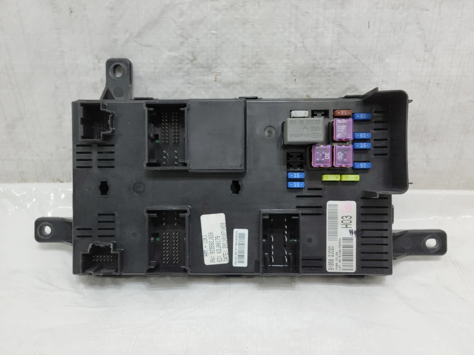 Caja relé de fusibles Kia Borrego 2009-2011 conexiones 919582J020 Foto 2 de 4