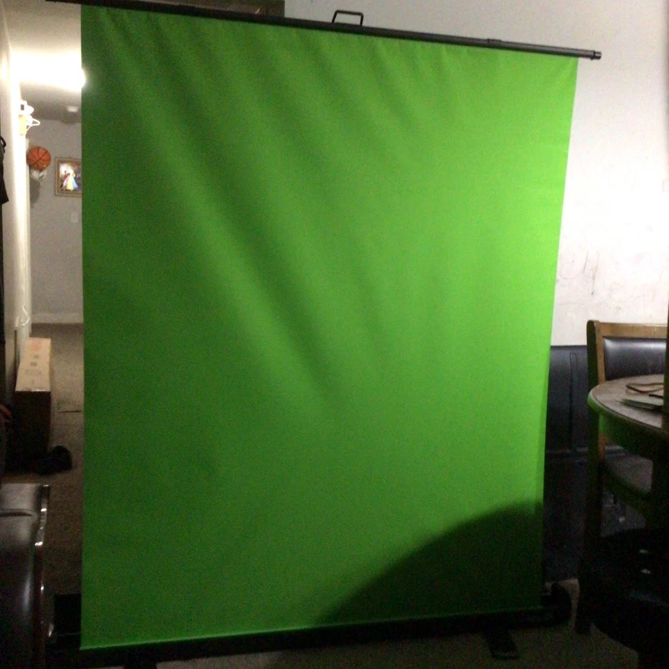 Elgato Green Screen, Retractable,  Chroma Key,  58.27” x 70.87” 20GAF9901 - Image 2 of 4
