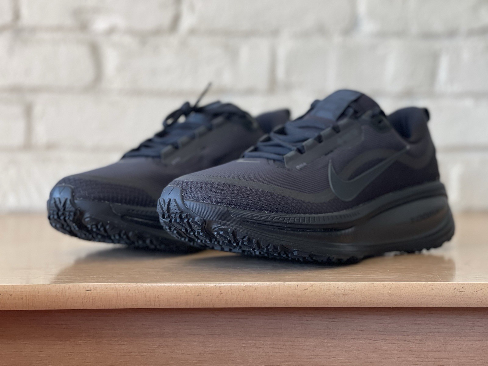 Nike Vomero 18 GTX Gore-Tex Black Anthracite Men 10.5 Running Shoes HQ7001-001 thumbnail 6
