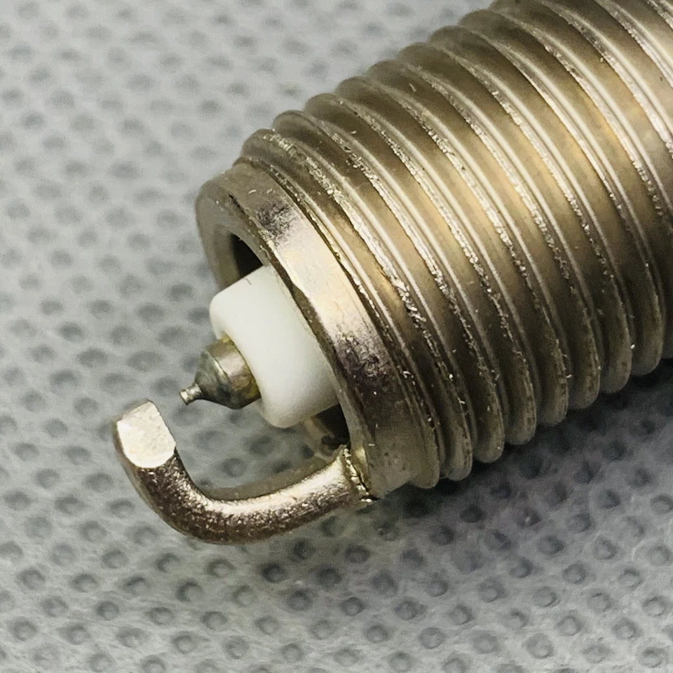 Bujía doble de iridio BOSCH 4 piezas 9603 para Honda CR-V 1999-2003 Mazda Protege Foto 2 de 4