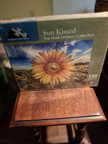 PUZZLE 550 Pezzi, Nuovo, "Baciato dal Sole" By The Mark Lindsay Collection, Girasole - Foto 1 di 11