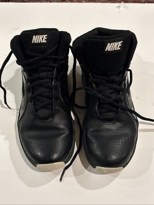 Nike Team Hustle D6 Black/White Youth Boys Basketball Shoes Size 6.5 599187-001