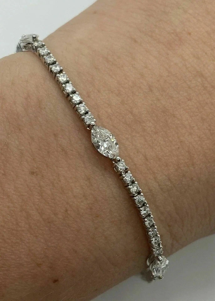 Brazalete de tenis para mujer de diamantes simulados de corte marquesa de 7 quilates enchapado en oro blanco de 14 k Foto 2 de 4