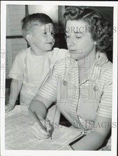 1943 Press Photo Mrs. Colin P. Kelly Jr. and son - afa57051