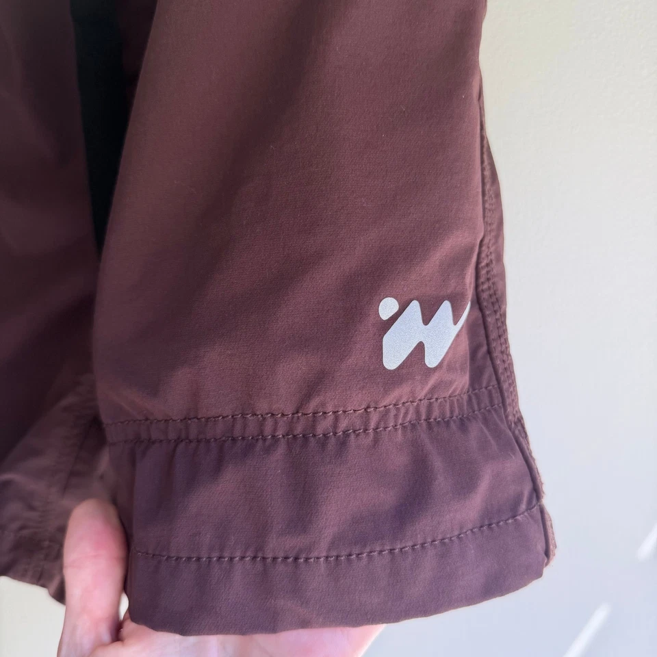 Pantalones Cortos de Senderismo Grandes Sin Paredes Urban Outfitters Para Hombres Cinturón de Nailon Borgoña Foto 3 de 4