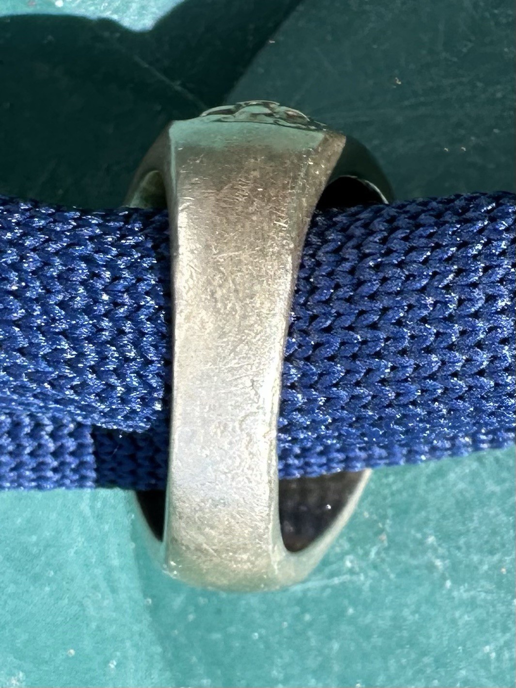 18k Solid Yellow Gold Ring - image 6