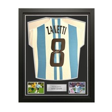 Maglia dell'Argentina autografata da Javier Zanetti. Incorniciata.