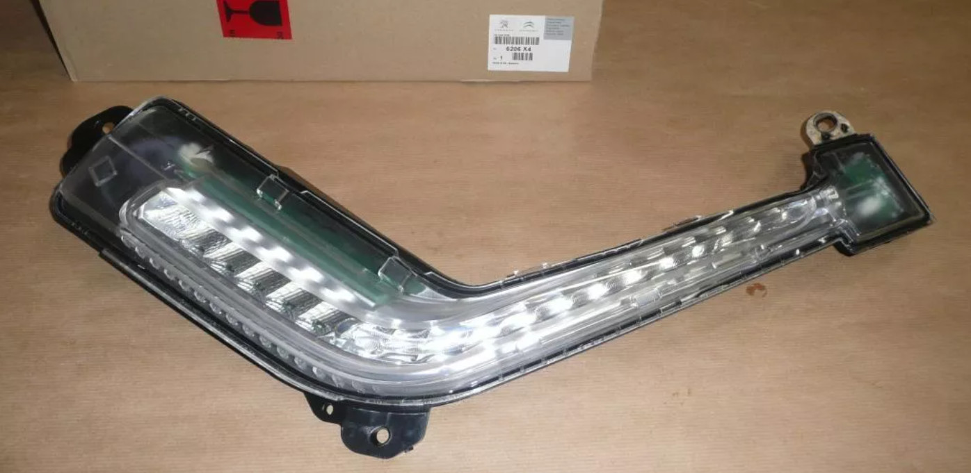 Feux diurnes LED droit Peugeot 308 de 2007 à 2014 original 6206.X4 avant de rechange