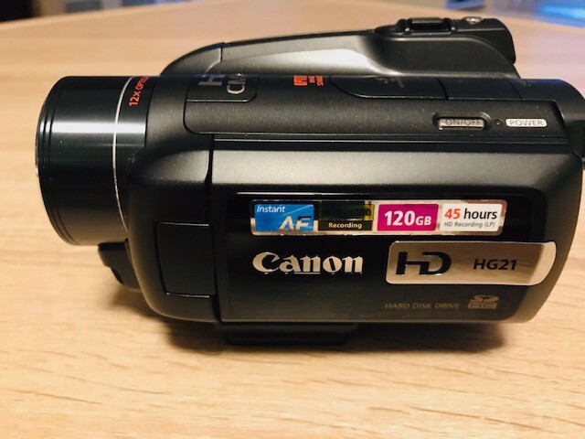 Canon HG21 120 GB Camcorder