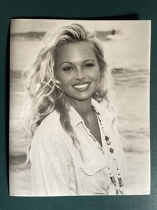 Pam Anderson 8x10 b/w Smile Pamela Baywatch Model White Shirt