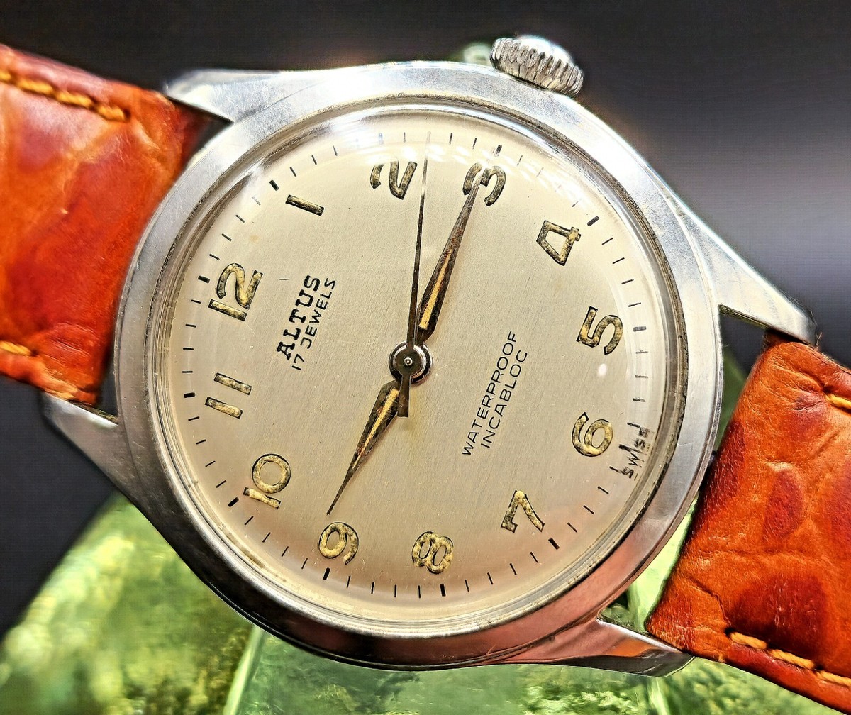 Vintage ALTUS Swiss 1960's Manual Wind Retro 17J Shock Resistant