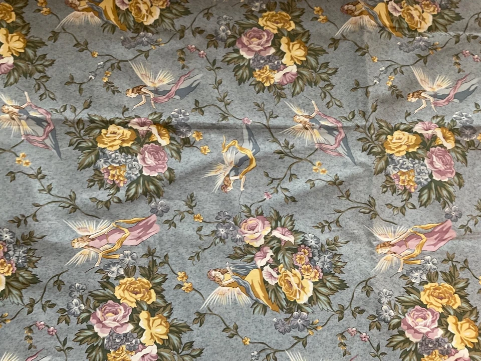 Tela de edredón fuera de stock rosa y hadas Hubble sobre lavanda 1 yarda Foto 2 de 4