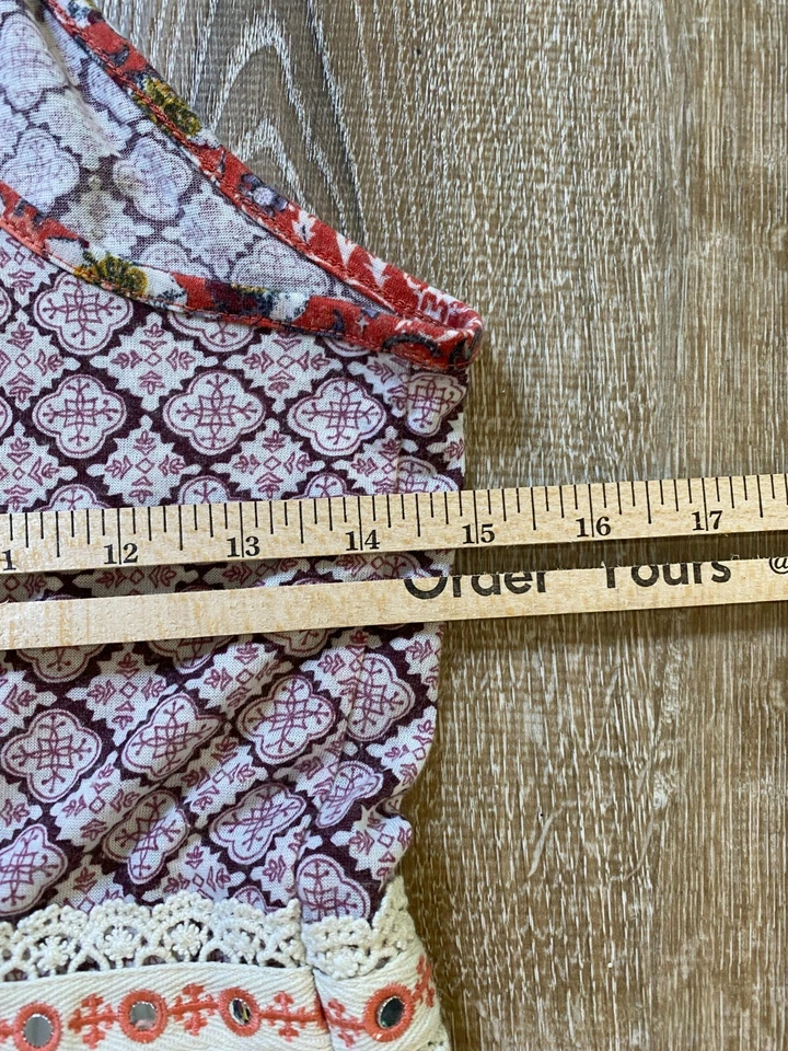 Camiseta sin mangas Altar'd State cuello alto sin mangas roja floral lentejuelas peplum talla pequeña Foto 4 de 4