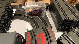 TYCO 440 X2 “EXTREME” RACE SET WITH PORSCHE 935 SLOT CAR W/DISPLAY CASE (C 9.25)