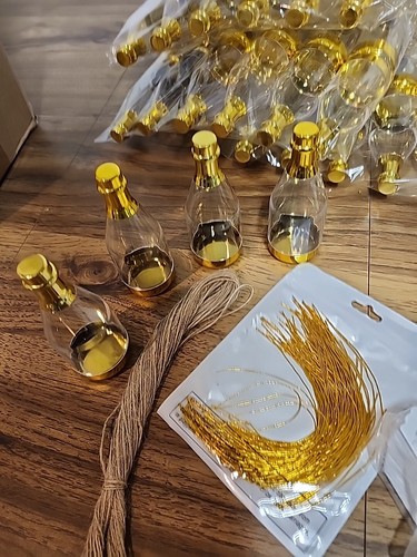 Lotto 100 Bottiglie Oro Bomboniere Matrimonio Bottiglie Champagne Etichette Grazie - Foto 3 di 10
