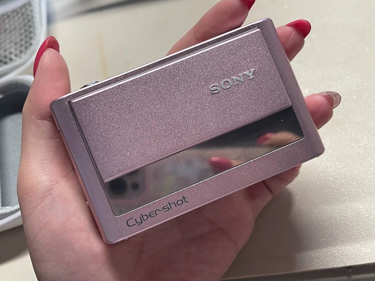 Sony Cyber-Shot DSC-T20 8.1MP Digital Camera 3x Optical Zoom 