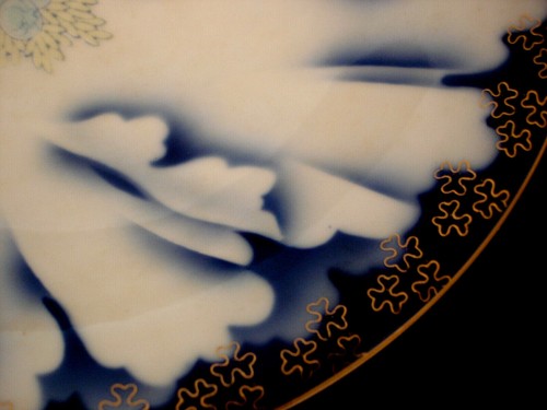 8 3/4" JAPANESE SHOWA PERIOD FUKAGAWA BLUE & WHITE FOOTED BOWL - Picture 4 of 10