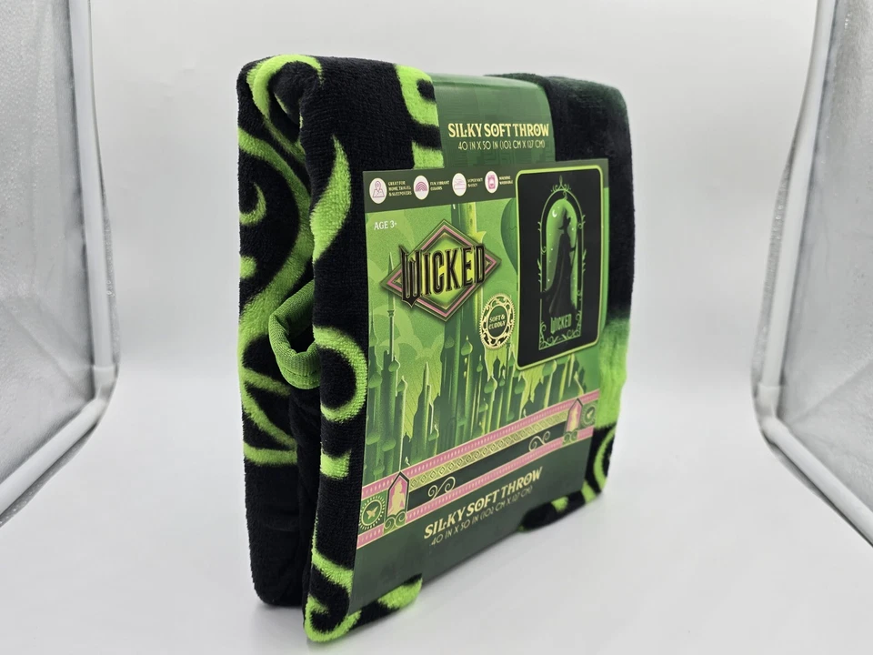 Manta suave sedosa Wicked "Lady's Magic" 40" X 50" Foto 2 de 4