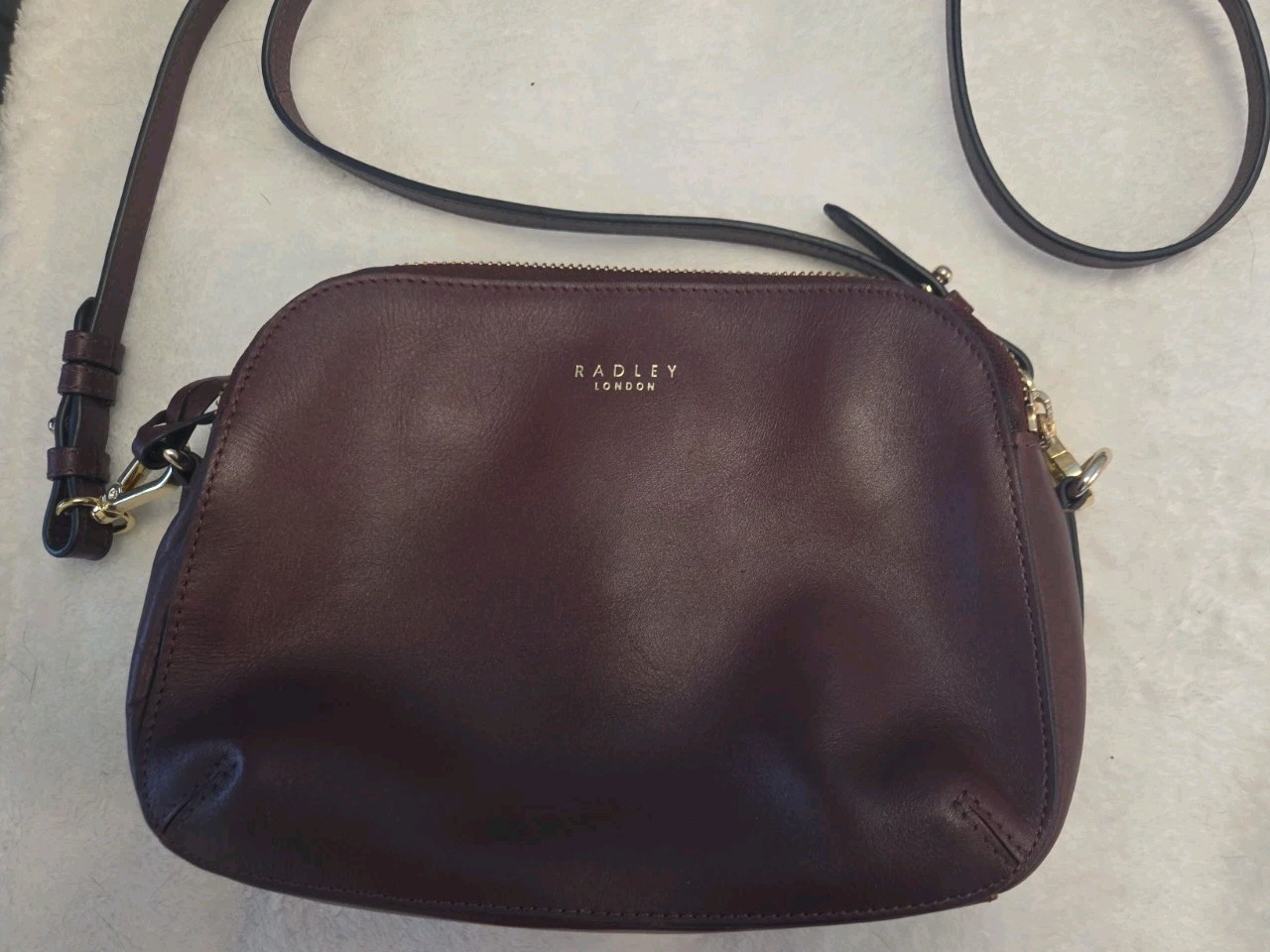 "Radley London Dukes Place Medium Ziptop Crossbody Bag Burgundy 9.5\"x7\"x3\""