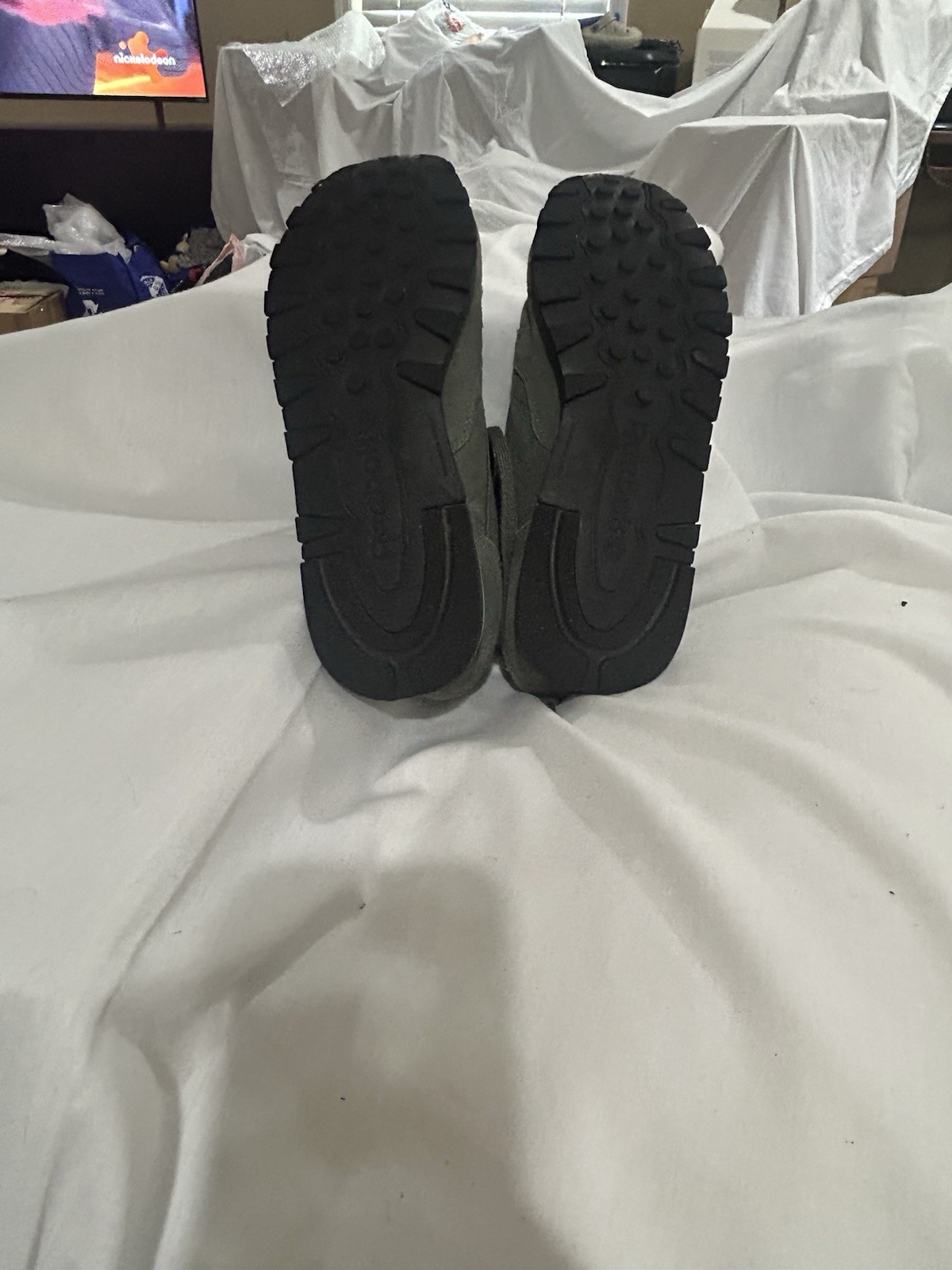 Reebok Women's Classic Sneaker Size 9 thumbnail 13