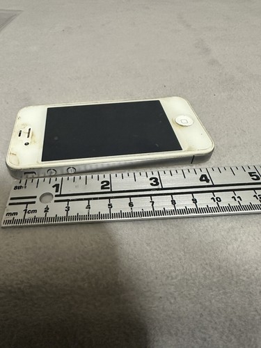 Apple iPhone 4 A1332 - White For Parts - Picture 9 of 11