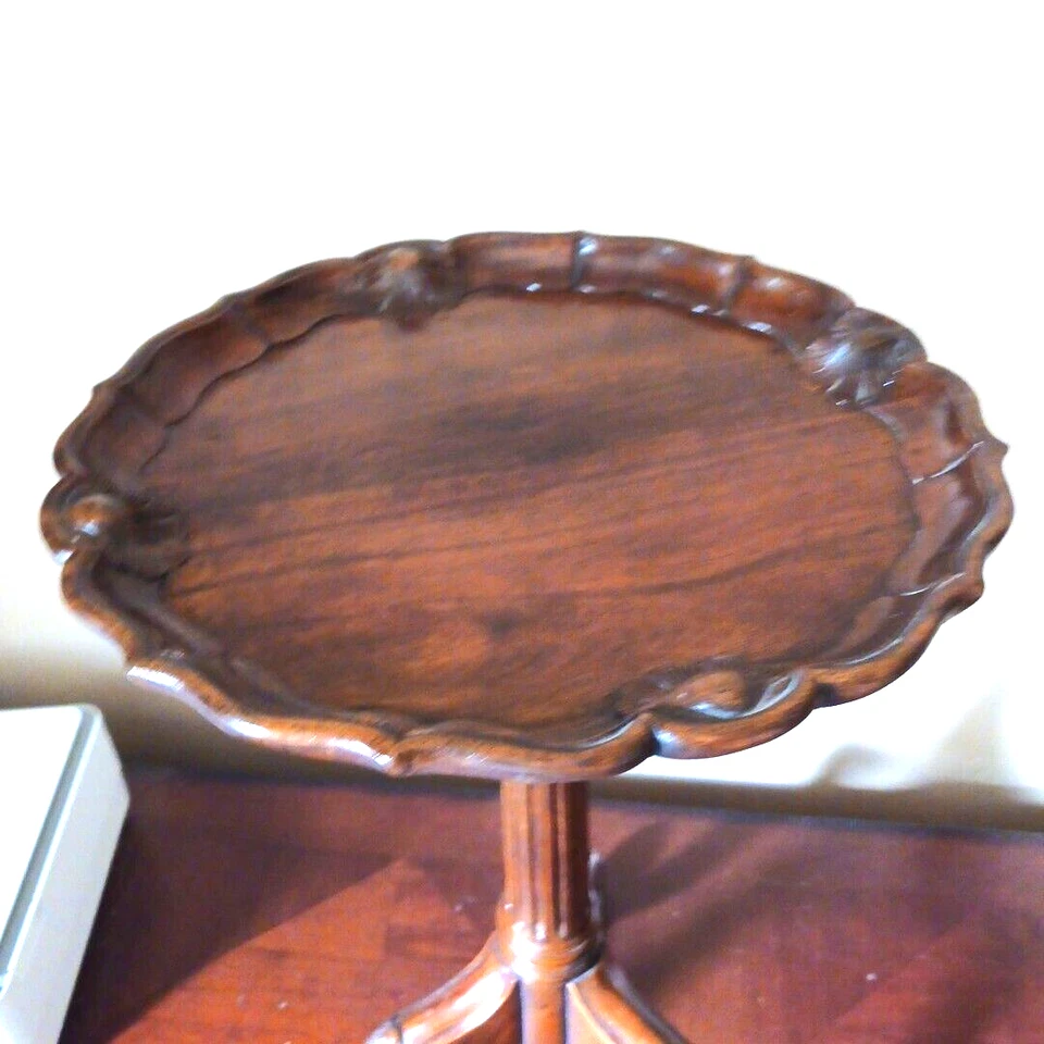 Приставной столик Theodore Alexander из корочки для пирога с резными раскладушками красное дерево Индия - Изображение 2 из 4