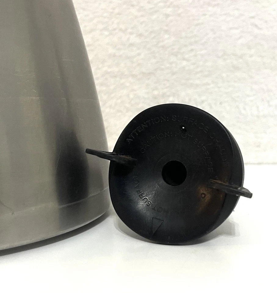 Garrafa térmica Ninja Coffee aço inoxidável 43 oz com tampa preparada - Imagem 2 de 4