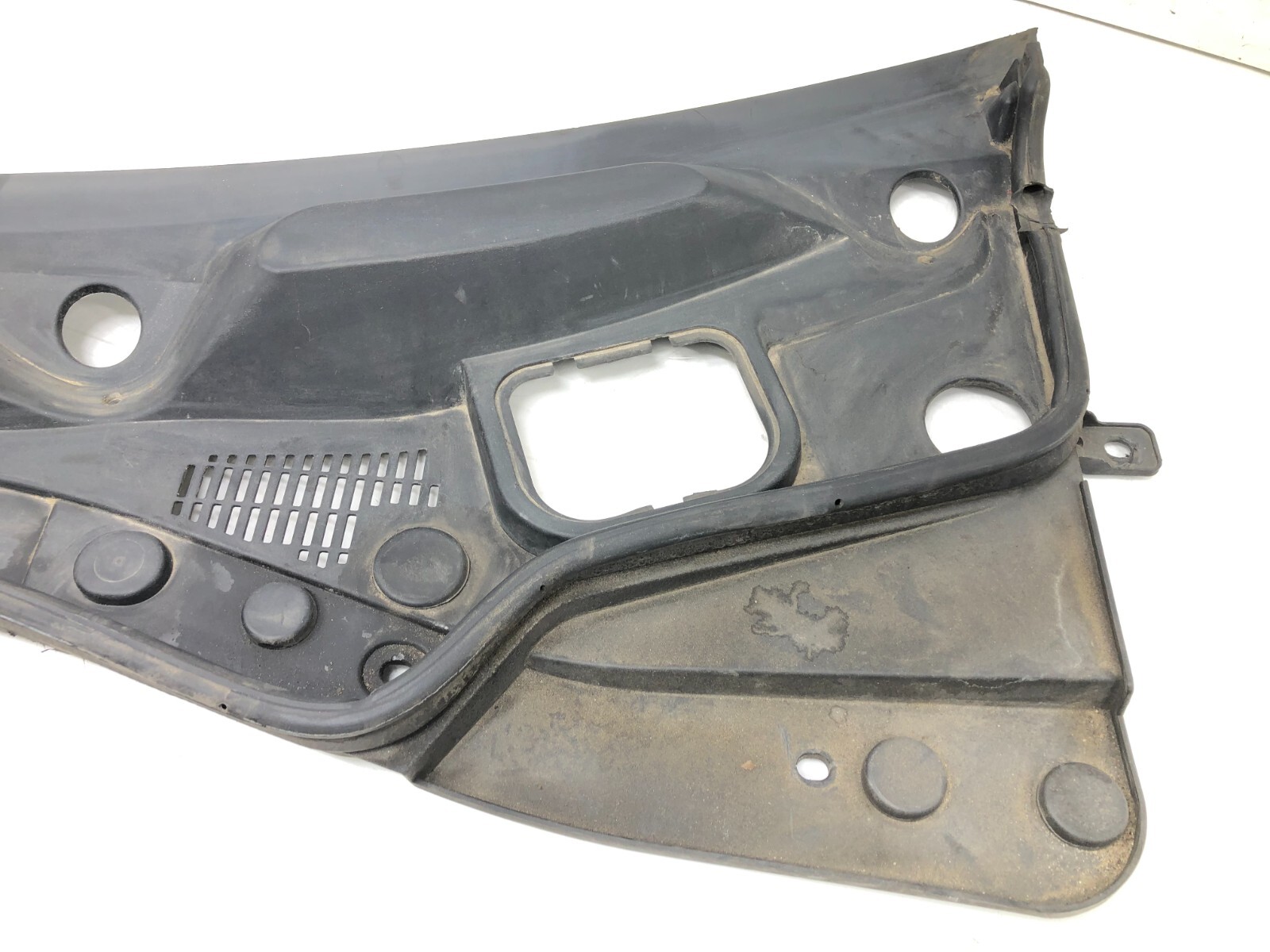 2014-2019 MASERATI GHIBLI SQ4 FRONT WINDSHIELD WIPER COWL PANEL OEM.