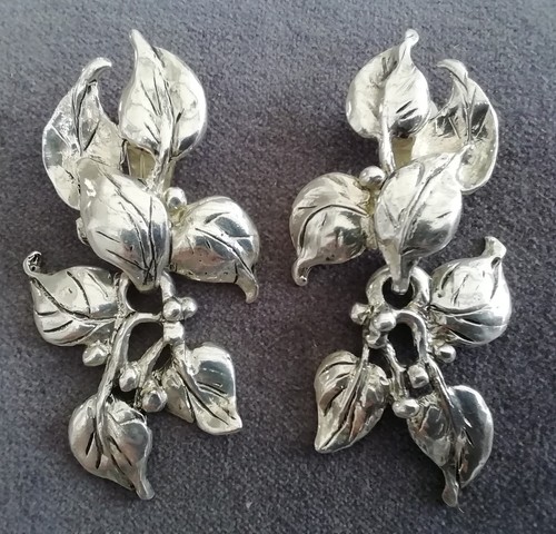 Ancienne Paire De Boucle D’oreille Métal Argenter Createur