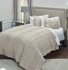 Rizzy Home BQ4209 Quilt, 106"X92", Brown/Neutral