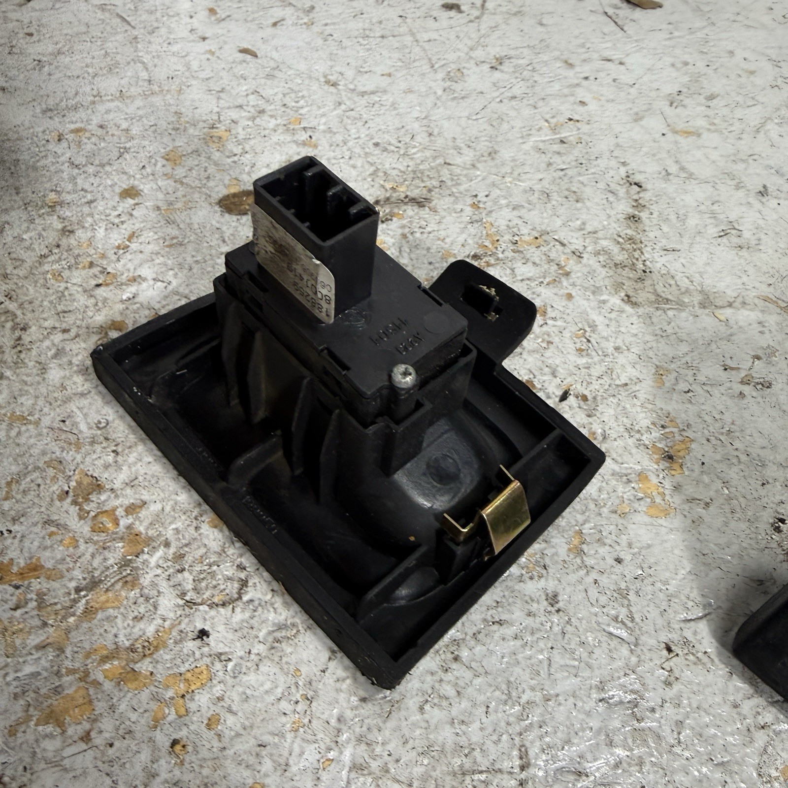 04-08 Maserati Quattroporte Left Rear Door Window Switch M139