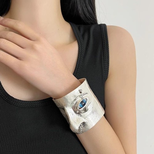 Exaggerated Vintage Three-dimensional Eyes Nose Open Bracelet Jewelry Accessory - Picture 8 of 16