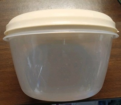 Rubbermaid #4 12 Cup Food Storage Container W/ Almond Lid Kitchen